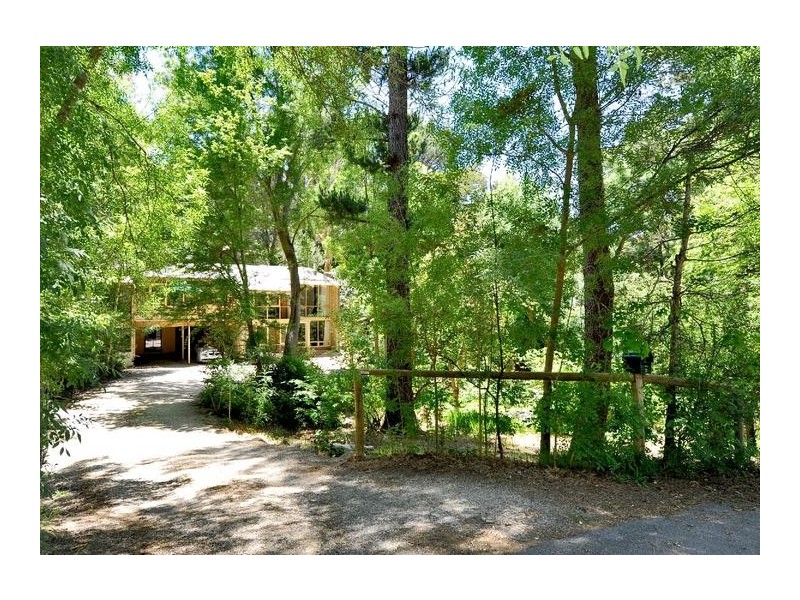 2 Devon Avenue, Stirling SA 5152