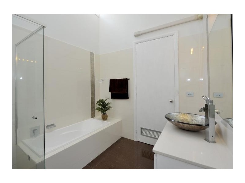 2 Devon Avenue, Stirling SA 5152