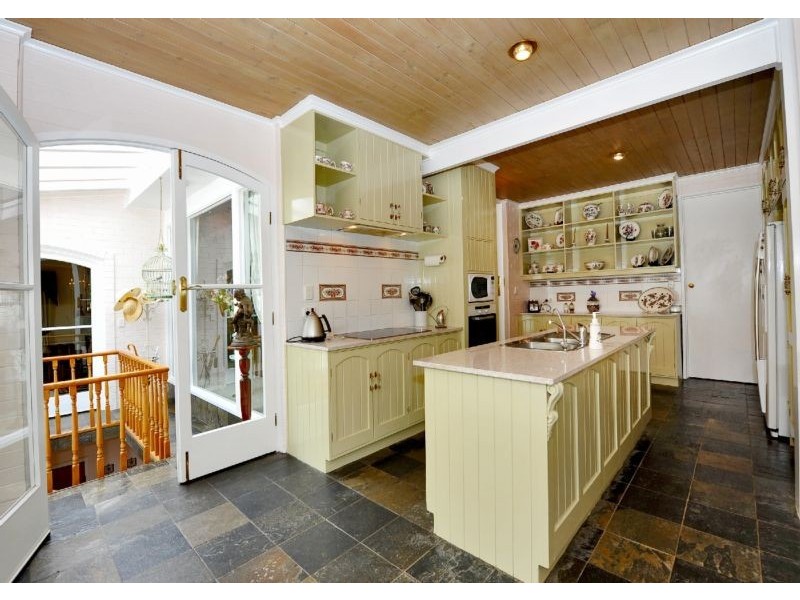 17 Bracken Road, Stirling SA 5152