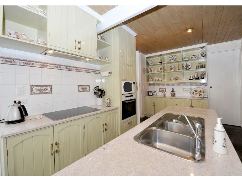 17 Bracken Road, Stirling SA 5152