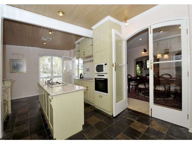 17 Bracken Road, Stirling SA 5152