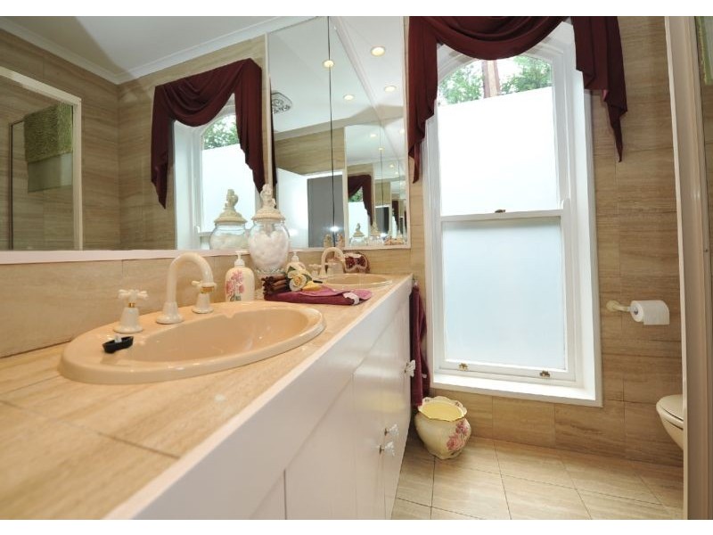 17 Bracken Road, Stirling SA 5152