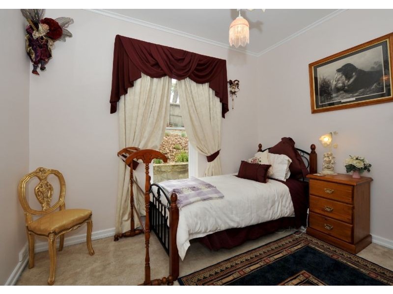 17 Bracken Road, Stirling SA 5152