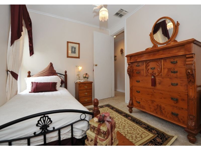 17 Bracken Road, Stirling SA 5152