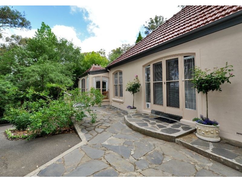 17 Bracken Road, Stirling SA 5152