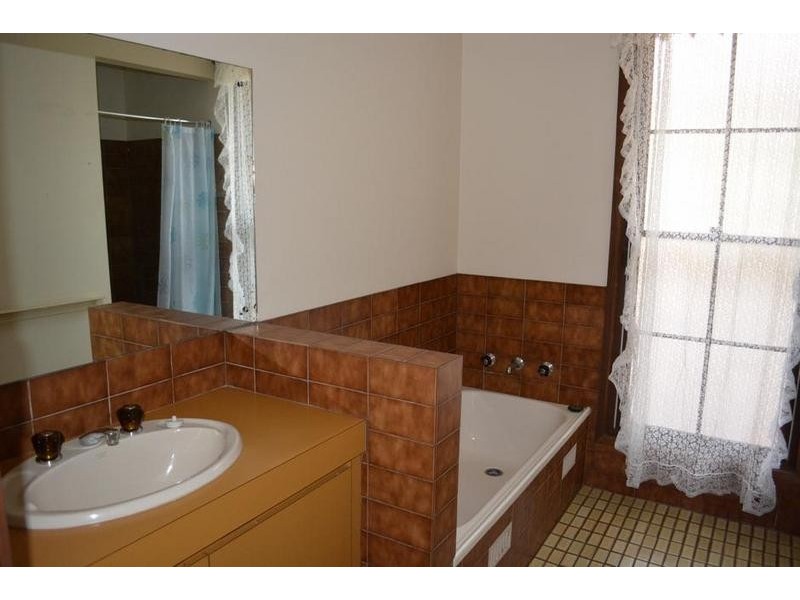 2 Erica Rd, Heathfield SA 5153