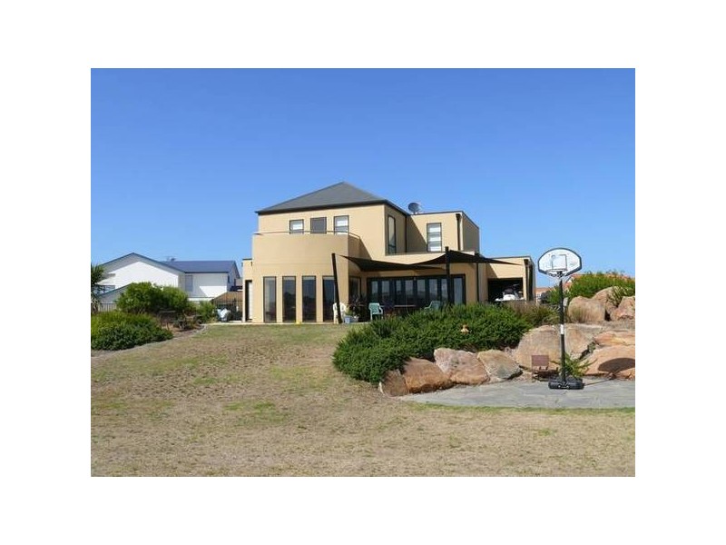 8 Arcadia Avenue, Hindmarsh Island SA 5214