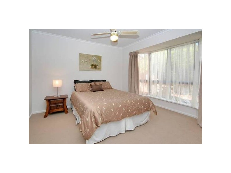 18 Songlark Grove, Flagstaff Hill SA 5159