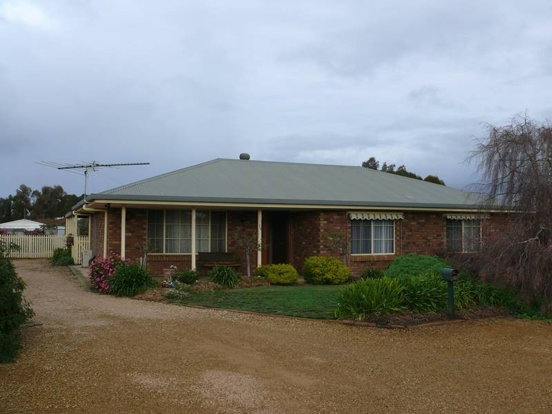28 Burkett Drive, Strathalbyn SA 5255
