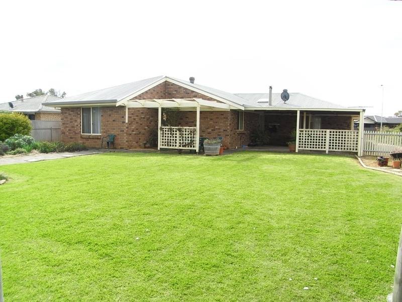 28 Burkett Drive, Strathalbyn SA 5255