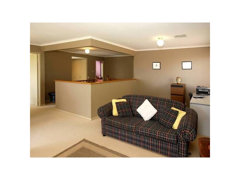 15 Woodlake Drive, Craigburn Farm SA 5051