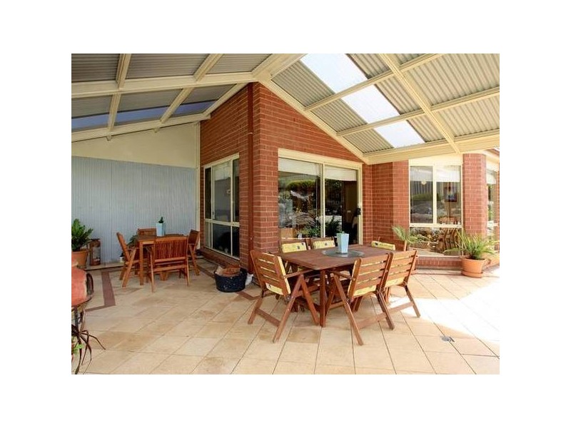 15 Woodlake Drive, Craigburn Farm SA 5051