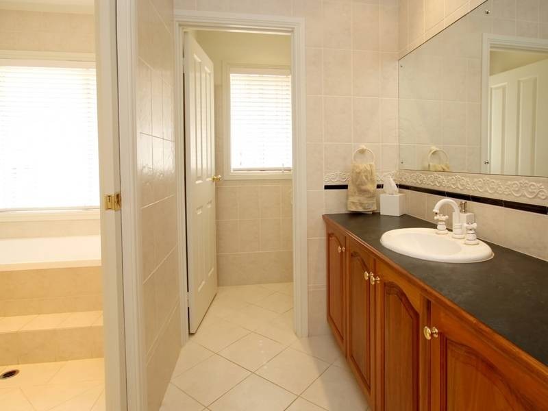 18 Scenic Court, Chandlers Hill SA 5159