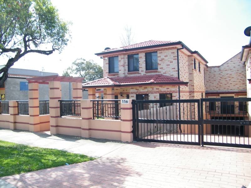 1/114-116 Rawson rd, Greenacre NSW 2190