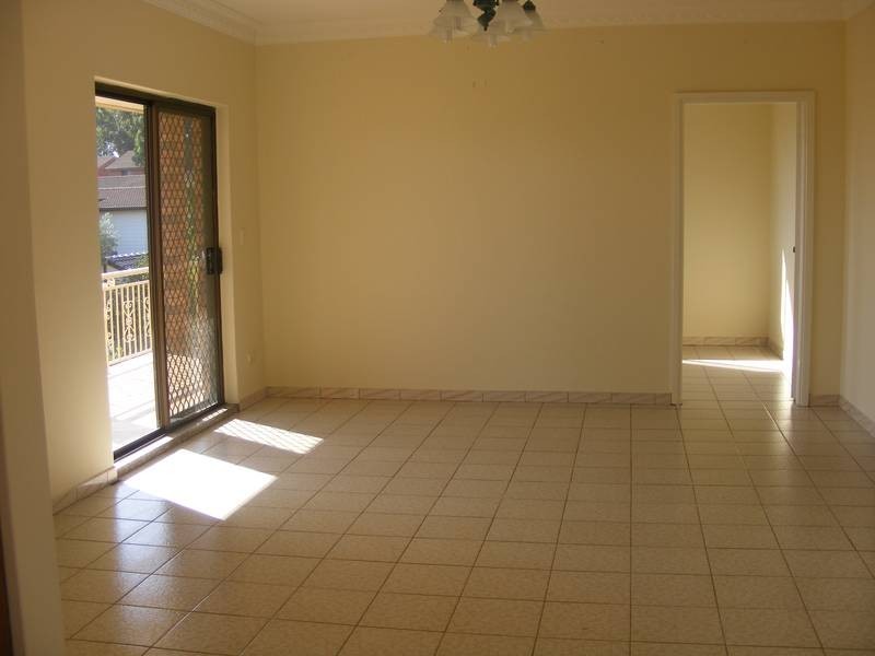 4 Highview St, Greenacre NSW 2190