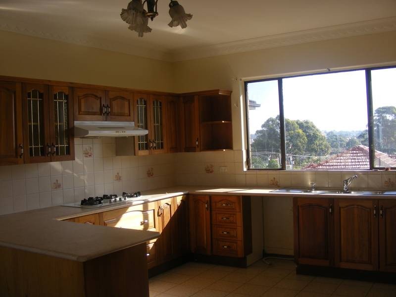 4 Highview St, Greenacre NSW 2190