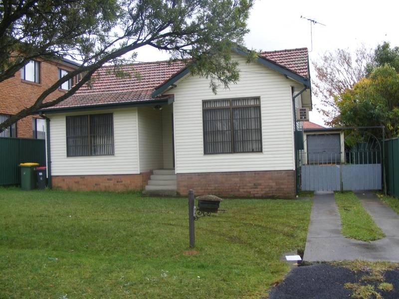 60 Wilbur St, Greenacre NSW 2190