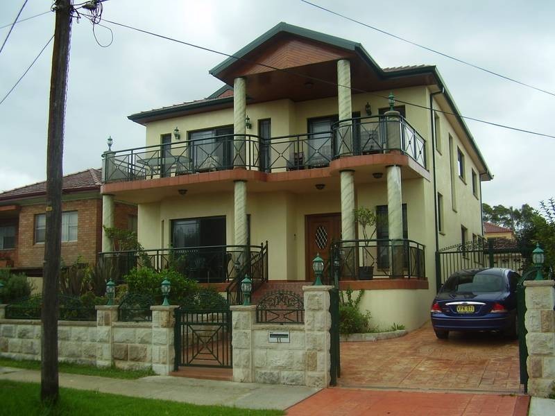 11 Juliette ave, Punchbowl NSW 2460