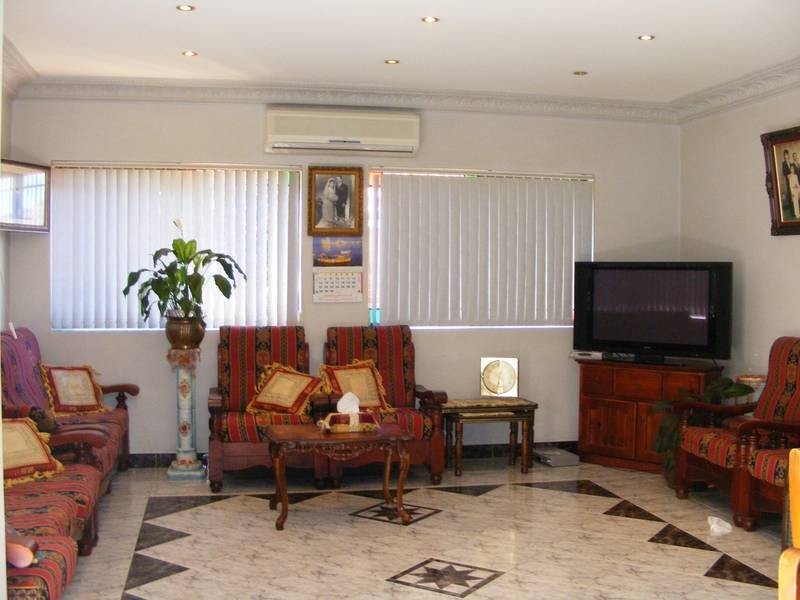 11 Juliette ave, Punchbowl NSW 2460