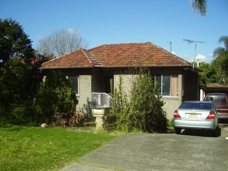 194 Wangee rd, Greenacre NSW 2190