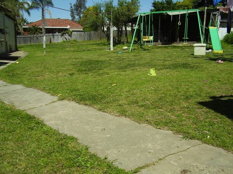 22 Greenacre Rd, Greenacre NSW 2190