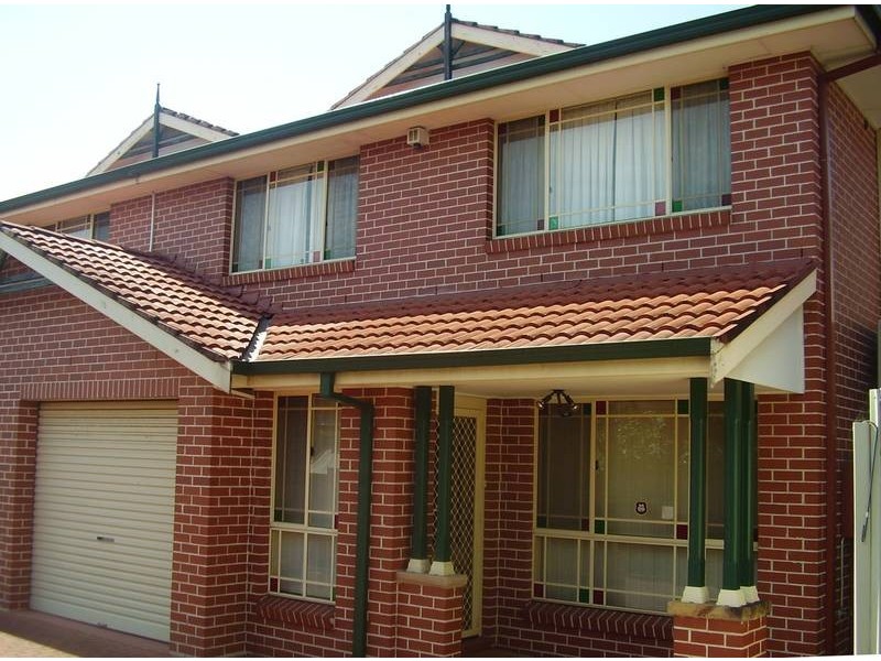 1/128A Wilbur st, Greenacre NSW 2190