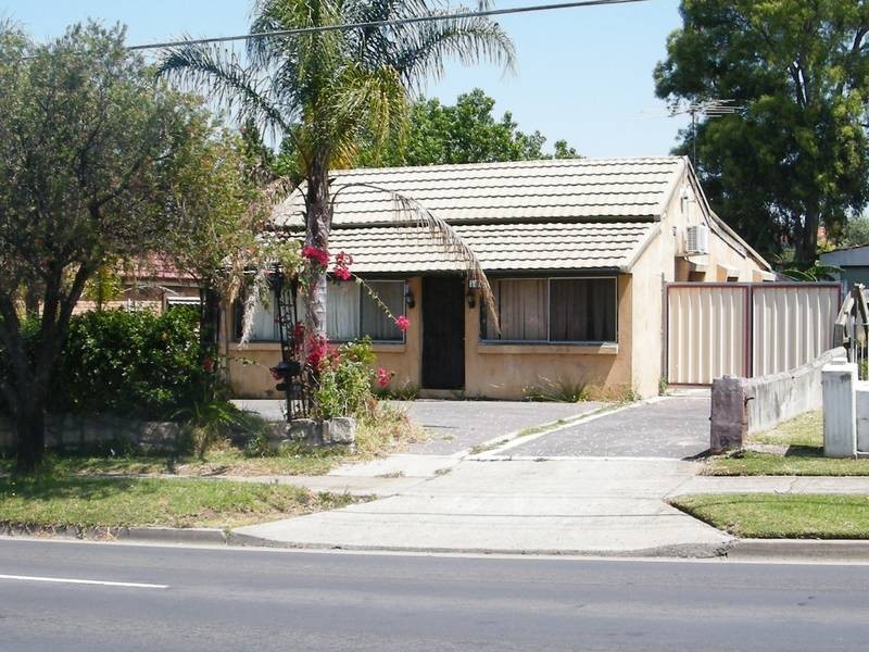 186 Roberts rd, Greenacre NSW 2190