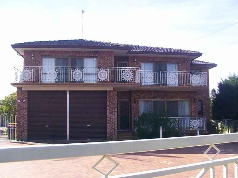 16 Wesley St, Greenacre NSW 2190