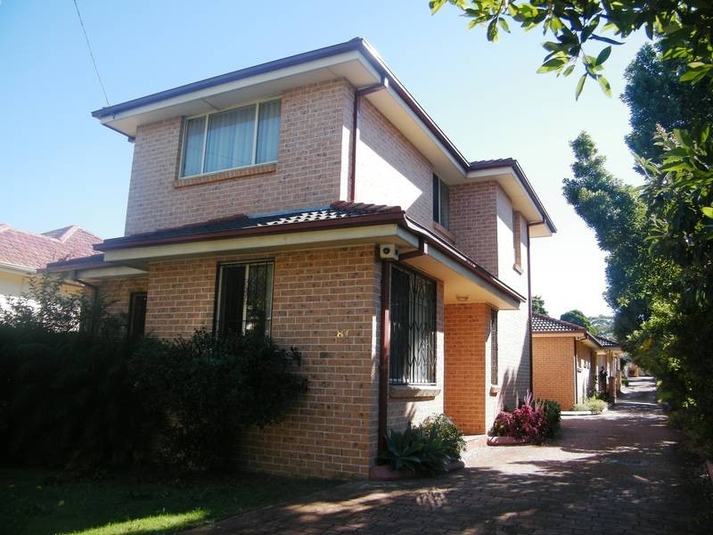 1/81 Cardigan Rd, Greenacre NSW 2190