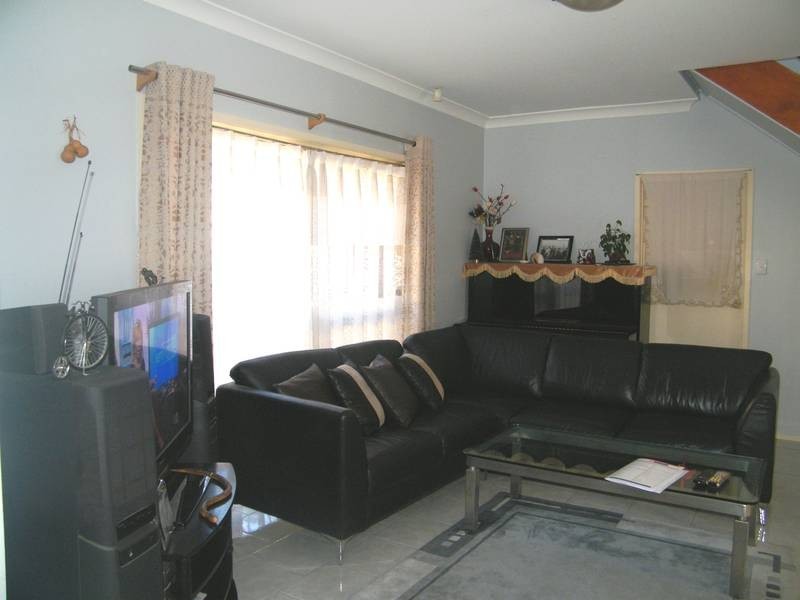 1/81 Cardigan Rd, Greenacre NSW 2190