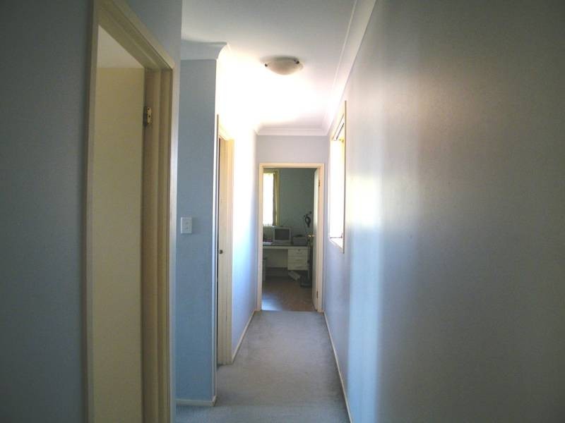 1/81 Cardigan Rd, Greenacre NSW 2190