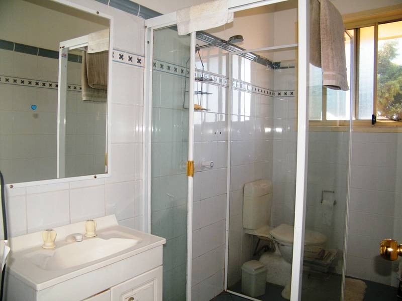 1/81 Cardigan Rd, Greenacre NSW 2190