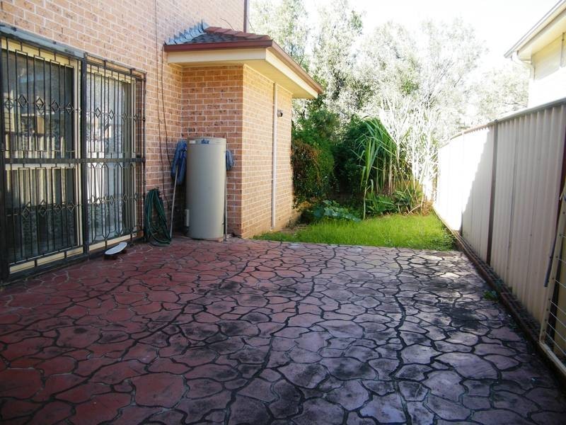 1/81 Cardigan Rd, Greenacre NSW 2190