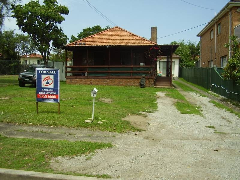 6A Drew St, Greenacre NSW 2190