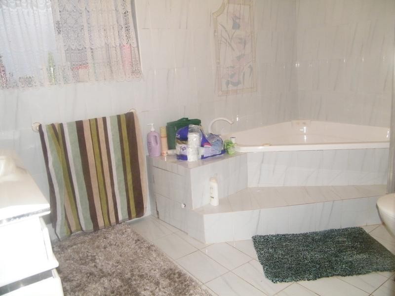 15 Suva Crescent, Greenacre NSW 2190