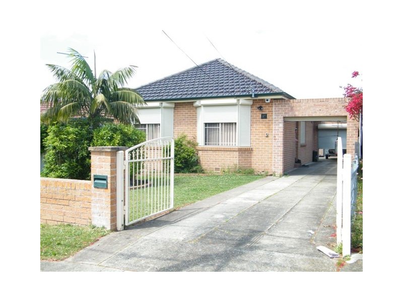 27 Wilbur st, Greenacre NSW 2190