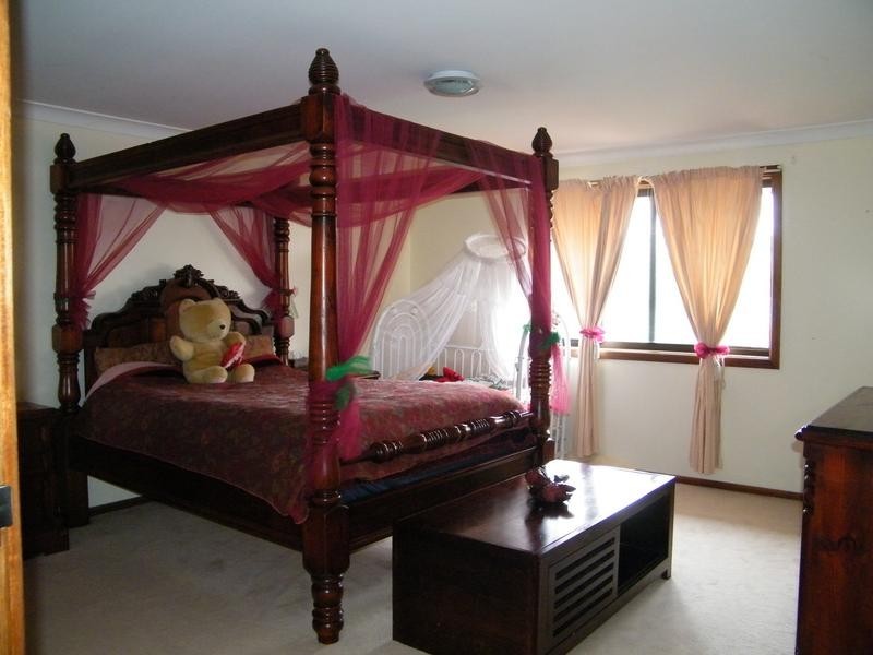 13 Latvia Ave, Greenacre NSW 2190