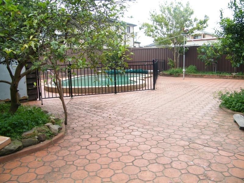 13 Latvia Ave, Greenacre NSW 2190