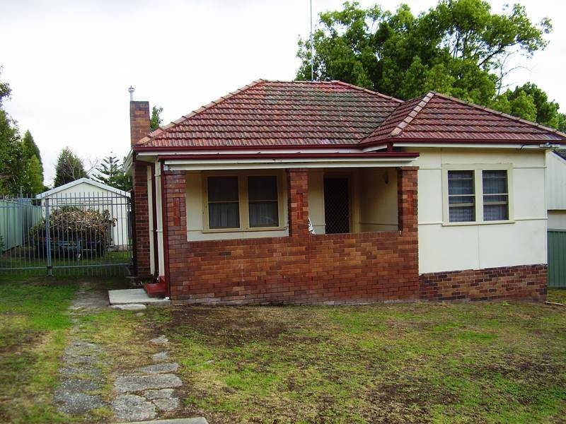 208 Old Kent rd, Greenacre NSW 2190