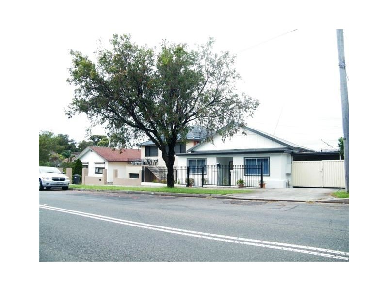 192 Old Kent rd, Greenacre NSW 2190