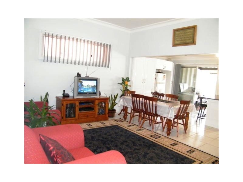 192 Old Kent rd, Greenacre NSW 2190