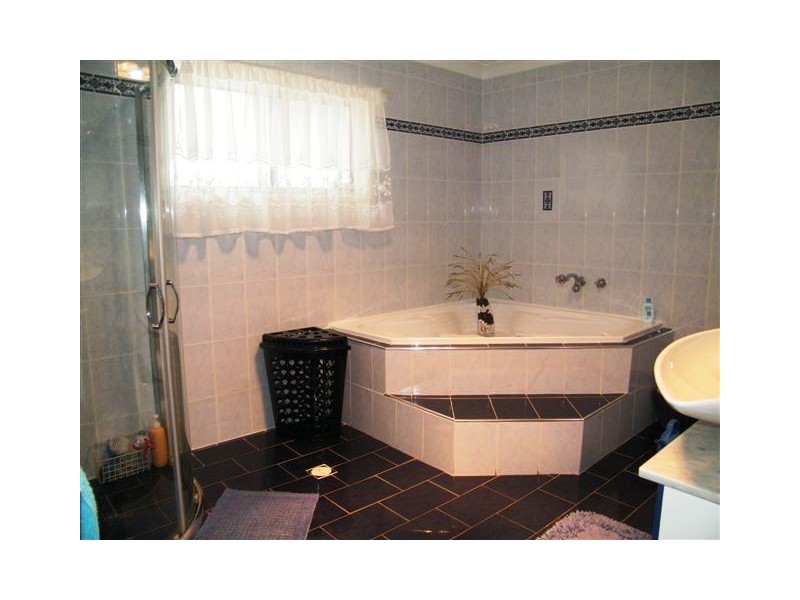 192 Old Kent rd, Greenacre NSW 2190