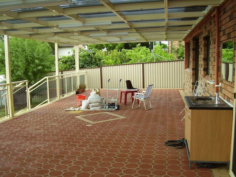 4a Highview ave, Greenacre NSW 2190