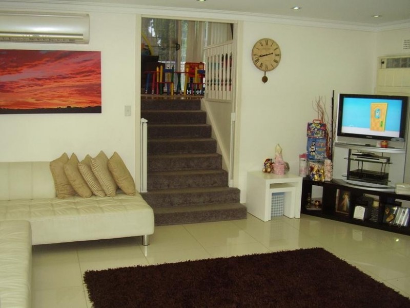 1 Kareela Cres, Greenacre NSW 2190