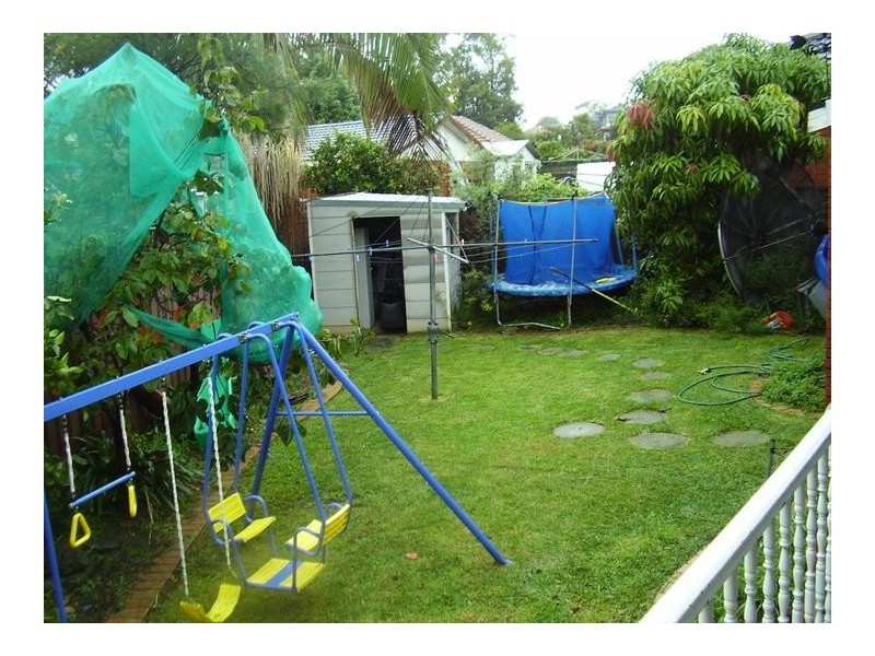 1 Kareela Cres, Greenacre NSW 2190