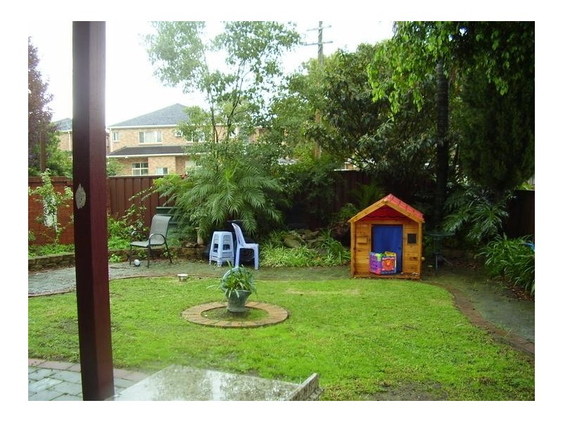 1 Kareela Cres, Greenacre NSW 2190