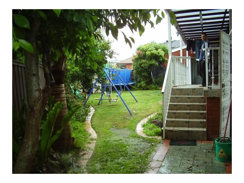 1 Kareela Cres, Greenacre NSW 2190