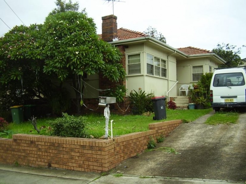 198 Juno Pde, Greenacre NSW 2190