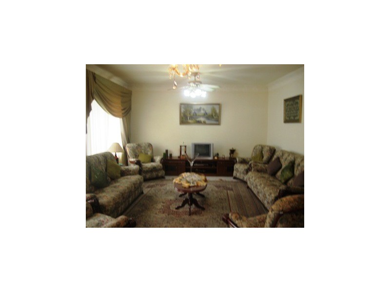 24 Lawford St, Greenacre NSW 2190