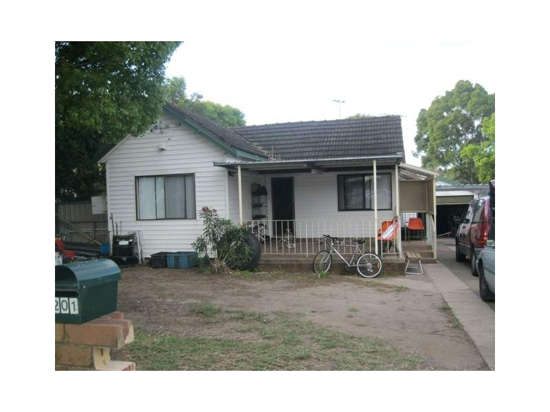 201 Juno Pde, Greenacre NSW 2190